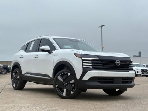 New 2025 Nissan Kicks SR image 2