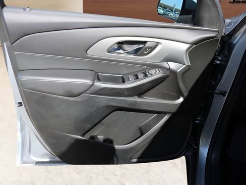 Used 2023 Chevrolet Traverse LT FWD image 10