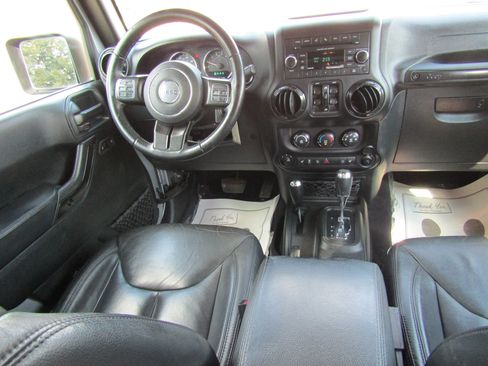 Used 2017 Jeep Wrangler Unlimited Sahara AWD/4WD image 22