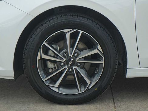Used 2023 Kia Forte LXS FWD image 7