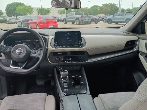 Used 2023 Nissan Rogue SV FWD image 11