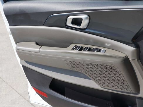 Certified 2026 Kia Carnival LXS FWD image 16