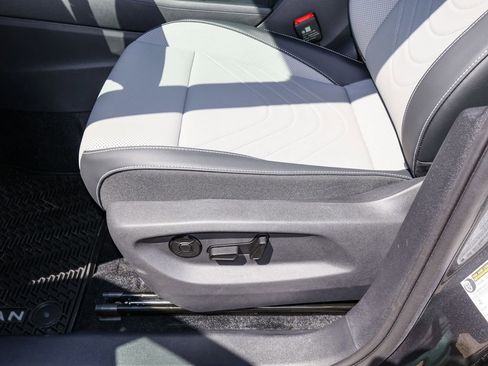 New 2026 Volkswagen Tiguan SE AWD/4WD image 14