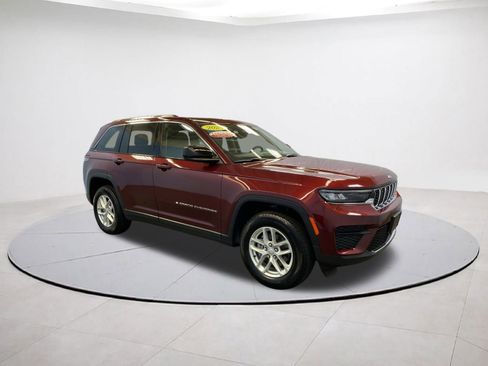 Certified 2024 Jeep Grand Cherokee Laredo X image 7