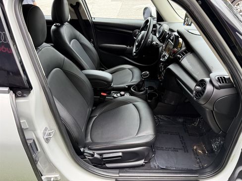 Used 2018 MINI Cooper 4-Door Hardtop FWD image 17
