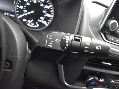 Used 2023 Nissan Rogue SV image 25