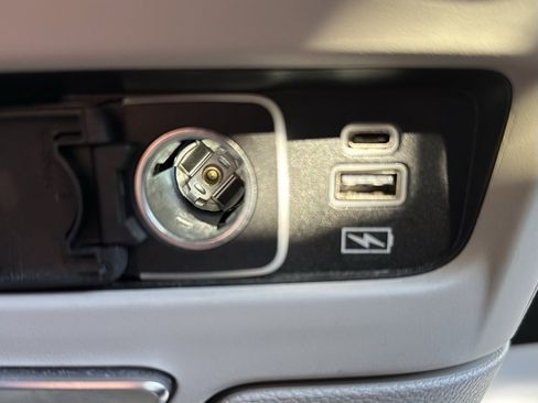 Used 2022 Chrysler Pacifica Touring-L image 38