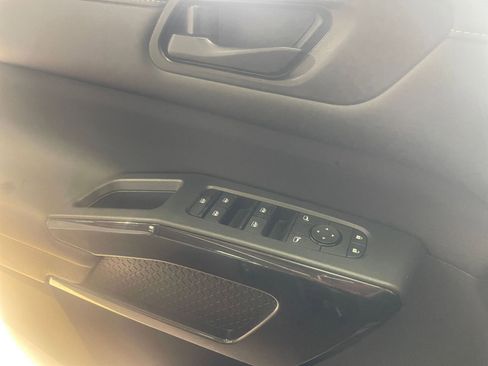 Used 2025 Nissan Pathfinder SV image 20