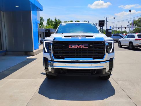 New 2026 GMC Sierra 2500 Pro w/ Max Trailering Package AWD/4WD image 2
