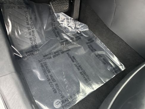 Used 2021 Toyota RAV4 XLE Premium image 17