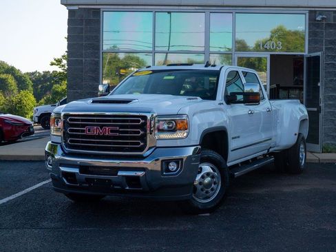 Used 2017 GMC Sierra 3500 SLT w/ Duramax Plus Package AWD/4WD image 6