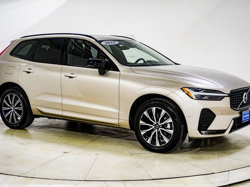 Used 2025 Volvo XC60 B5 Plus image 12