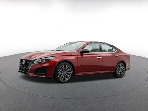 Used 2025 Nissan Altima 2.5 SV FWD image 3