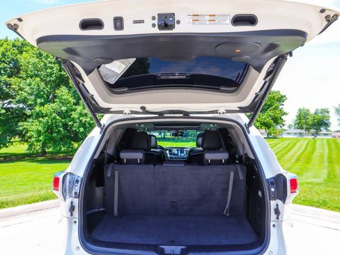 Used 2014 Toyota Highlander Limited Platinum AWD/4WD image 24