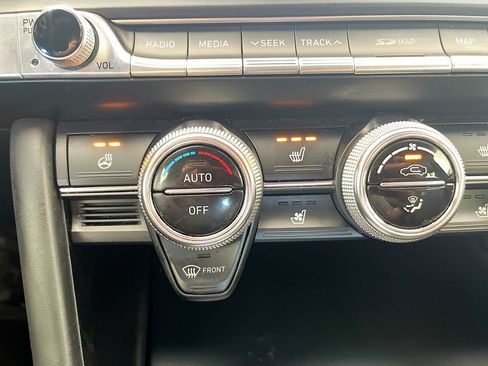 Used 2021 Genesis G70 3.3T RWD image 21