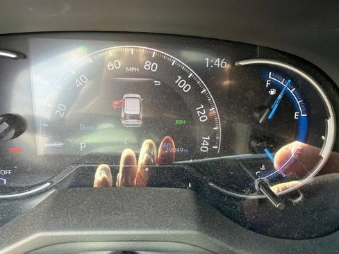 Used 2024 Toyota RAV4 XSE AWD/4WD image 19