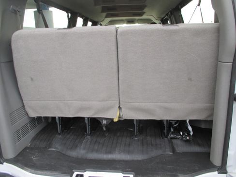 Used 2025 Chevrolet Express 3500 LS RWD image 9