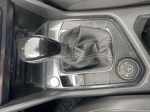 Used 2024 Volkswagen Tiguan SE w/ Panoramic Sunroof Package AWD/4WD image 24