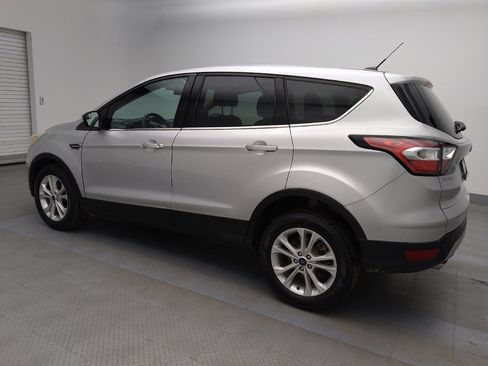 Used 2017 Ford Escape SE image 3
