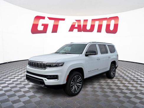 Used 2023 Jeep Grand Wagoneer Series III w/ HD Trailer Tow Package AWD/4WD image 3