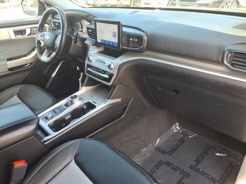 Certified 2022 Ford Explorer XLT w/ Equipment Group 202A image 10