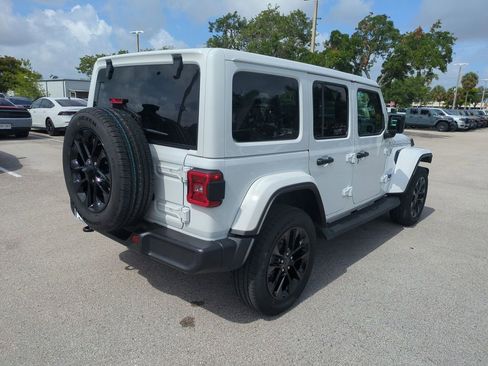 Used 2025 Jeep Wrangler Unlimited Sahara AWD/4WD image 6