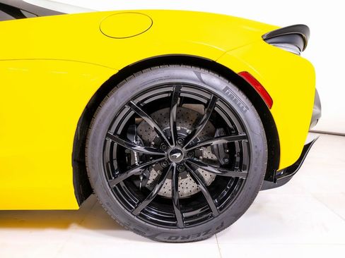 Used 2025 McLaren Artura Spider image 17