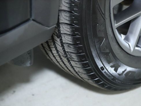 Used 2023 Nissan Rogue S image 36