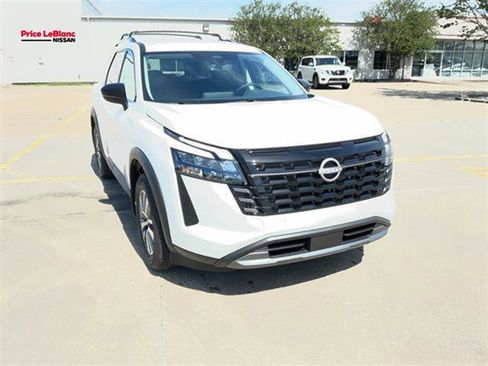 New 2026 Nissan Pathfinder SL FWD image 1