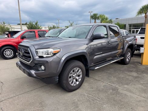 Used 2018 Toyota Tacoma SR5 RWD image 3