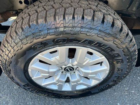 Used 2022 Nissan Frontier SV w/ Technology Package AWD/4WD image 5