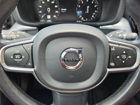 Used 2020 Volvo XC60 T5 Momentum FWD image 24