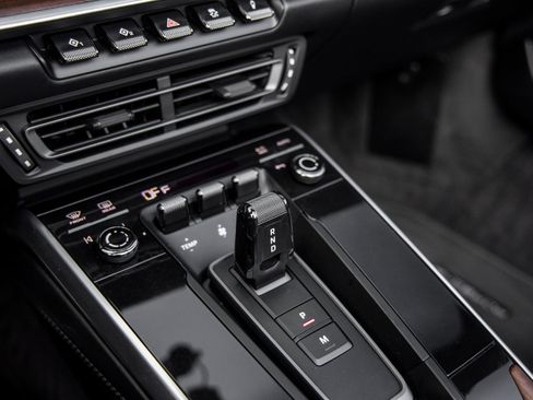 Certified 2020 Porsche 911 Carrera 4S AWD/4WD image 31