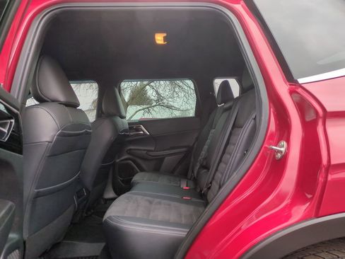 Used 2023 Mitsubishi Outlander SE Black Edition image 15