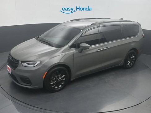 Used 2021 Chrysler Pacifica Touring-L w/ Uconnect Theater Family Group FWD image 21