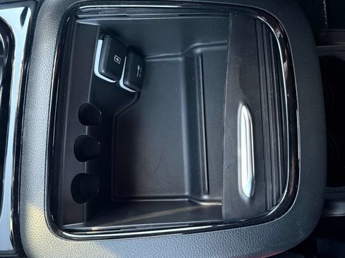 Used 2025 Chrysler Pacifica Limited FWD image 43