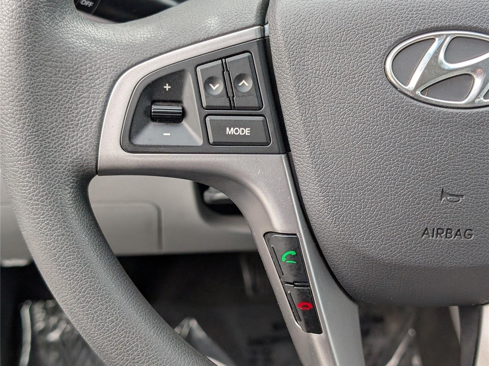 Used 2016 Hyundai Accent SE w/ Option Group 02 FWD image 19