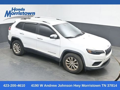 Used 2019 Jeep Cherokee Latitude w/ Popular Appearance Group FWD image 1