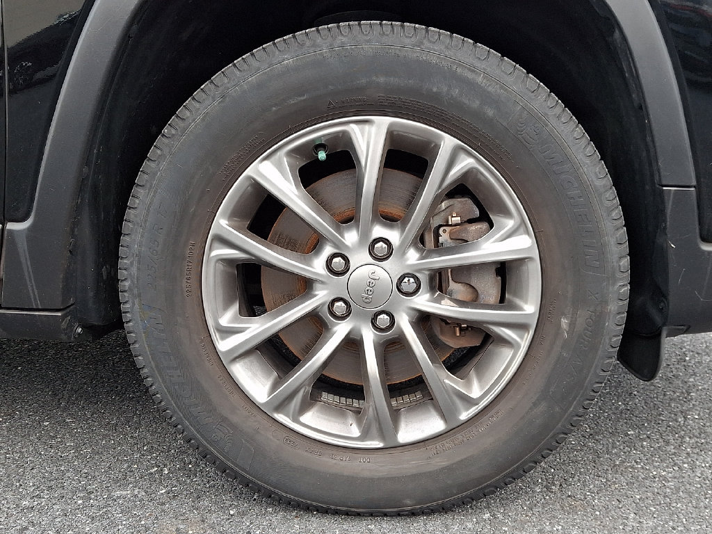 Used 2019 Jeep Cherokee Latitude Plus w/ Comfort/Convenience Group AWD/4WD image 8
