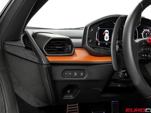 Used 2025 Lamborghini Revuelto AWD/4WD image 36