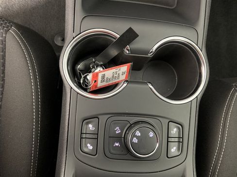 Used 2024 GMC Terrain SLE w/ Driver Convenience Package image 14