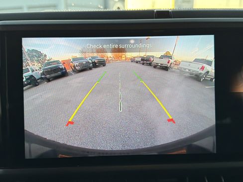 Used 2025 Jeep Wrangler Sahara image 30