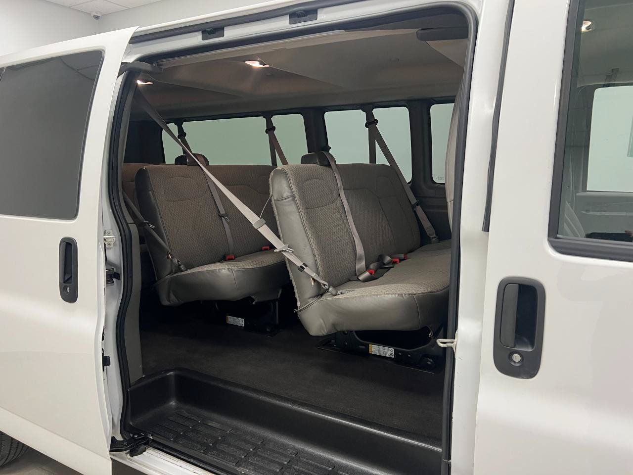 Used 2025 Chevrolet Express 3500 LT w/ LT Preferred Equipment Group RWD image 28