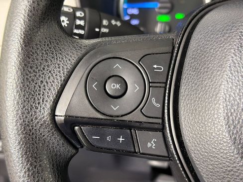 Used 2020 Toyota RAV4 XLE AWD/4WD image 24