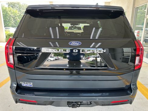 Used 2025 Ford Expedition Active AWD/4WD image 12