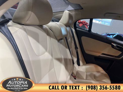 Used 2018 Volvo S60 T5 Inscription image 15