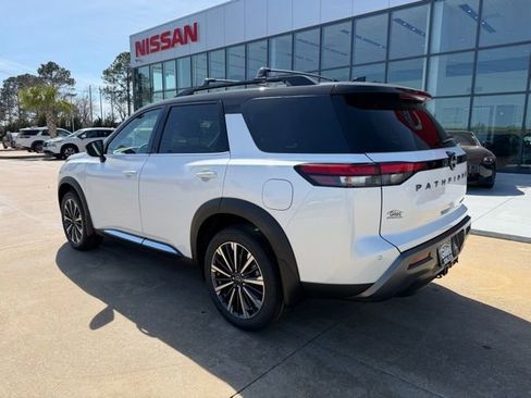 New 2026 Nissan Pathfinder Platinum image 3