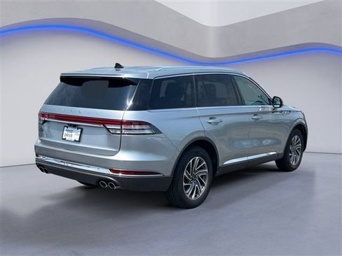 Used 2023 Lincoln Aviator AWD image 6