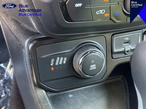 Used 2023 Jeep Renegade Latitude AWD/4WD image 32