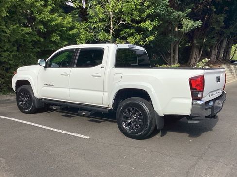 Certified 2022 Toyota Tacoma SR5 RWD image 8